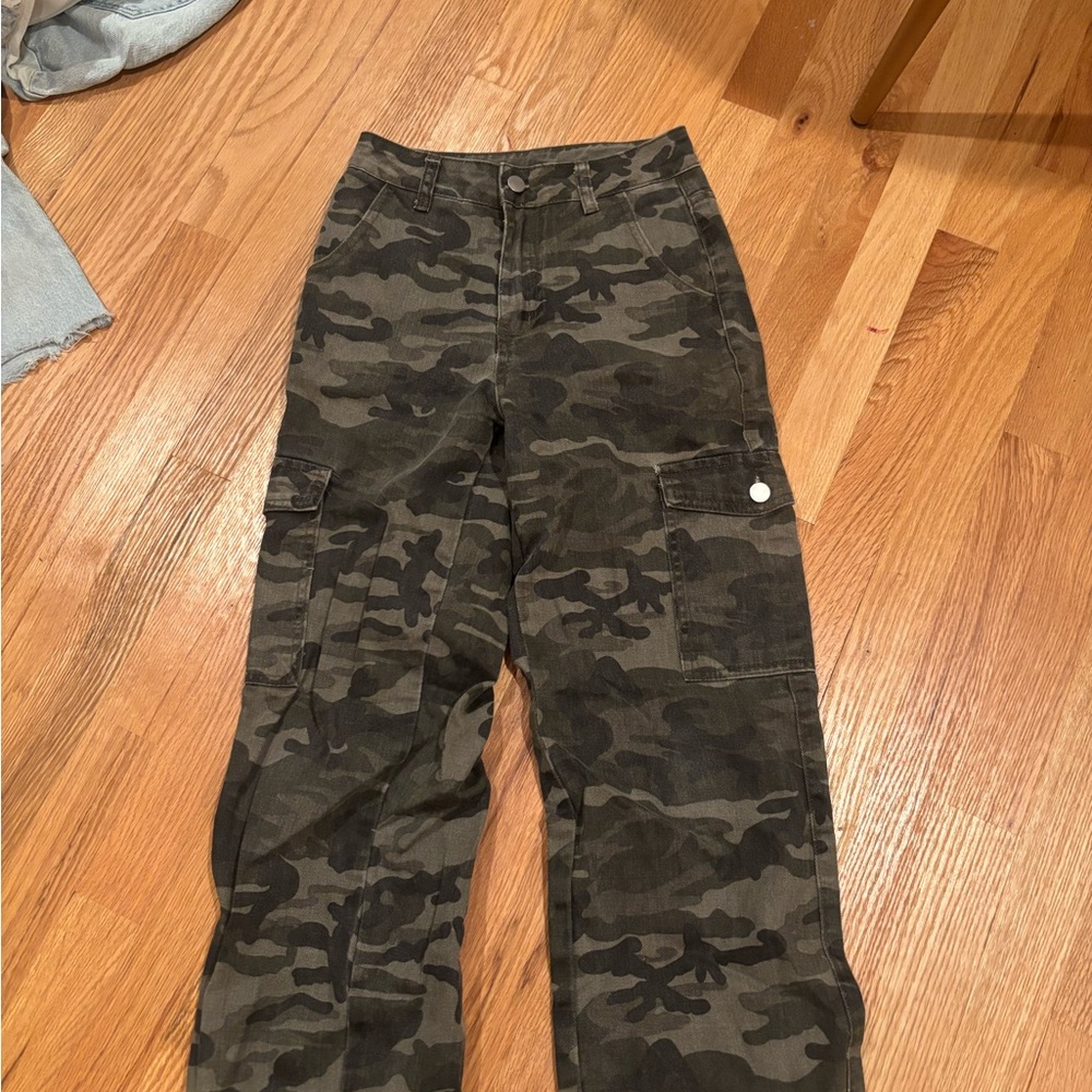 SHEIN Camouflage Patterned Pants